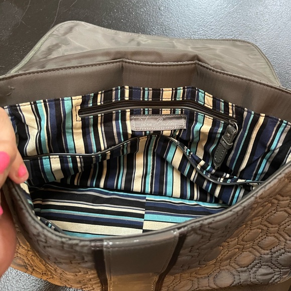 Vera Bradley Gray Quilted Crossbody Messenger Bag with Magnetic Closure - Picture 7 of 8
